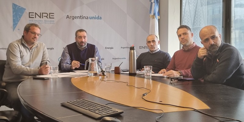 La charla estuvo a cargo del coordinador de la atención al público del ENRE, Omar Mata.