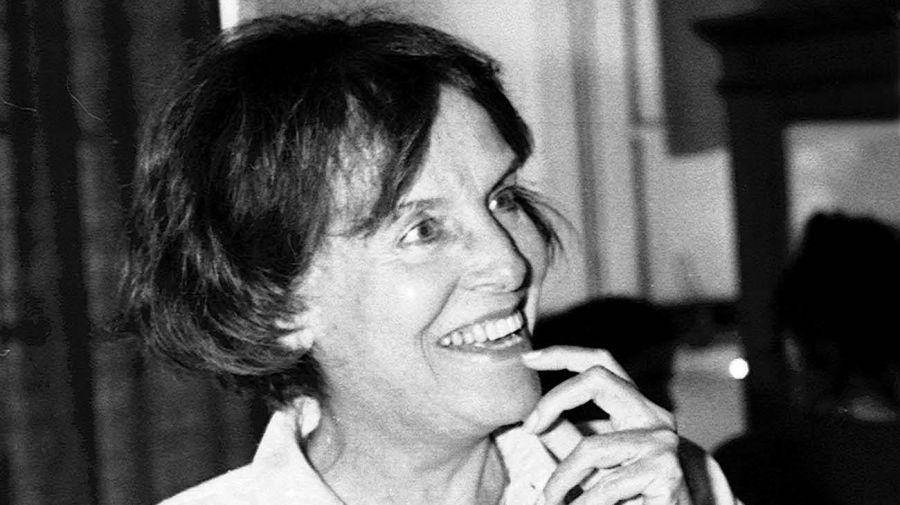 La directora de cine y guionista argentina María Luisa Bemberg (1922-1995).