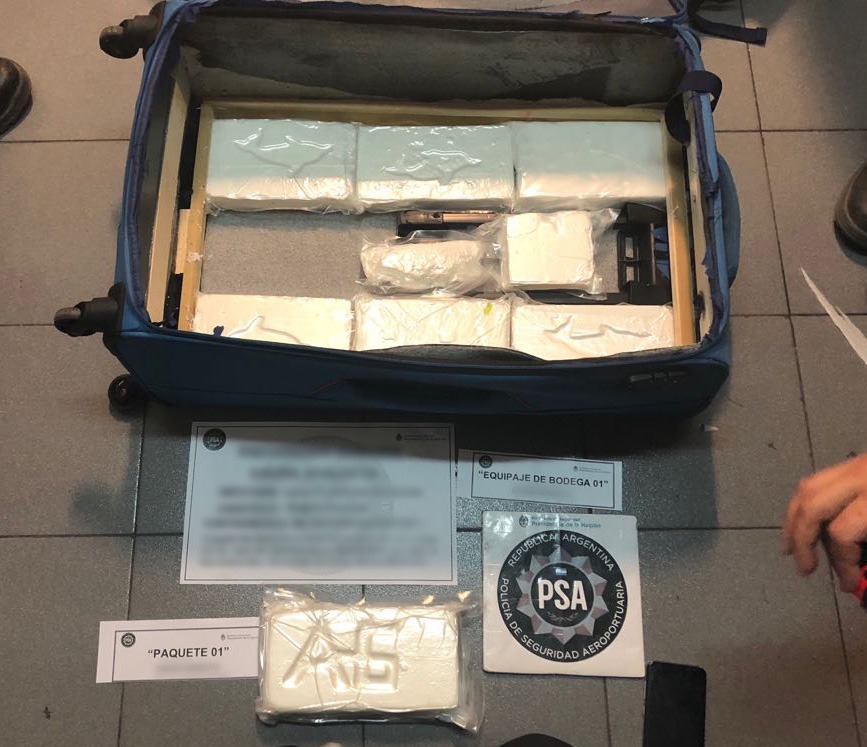 Detuvimos a un hombre con más de 15 kilos de cocaína en el Aeropuerto de Ezeiza