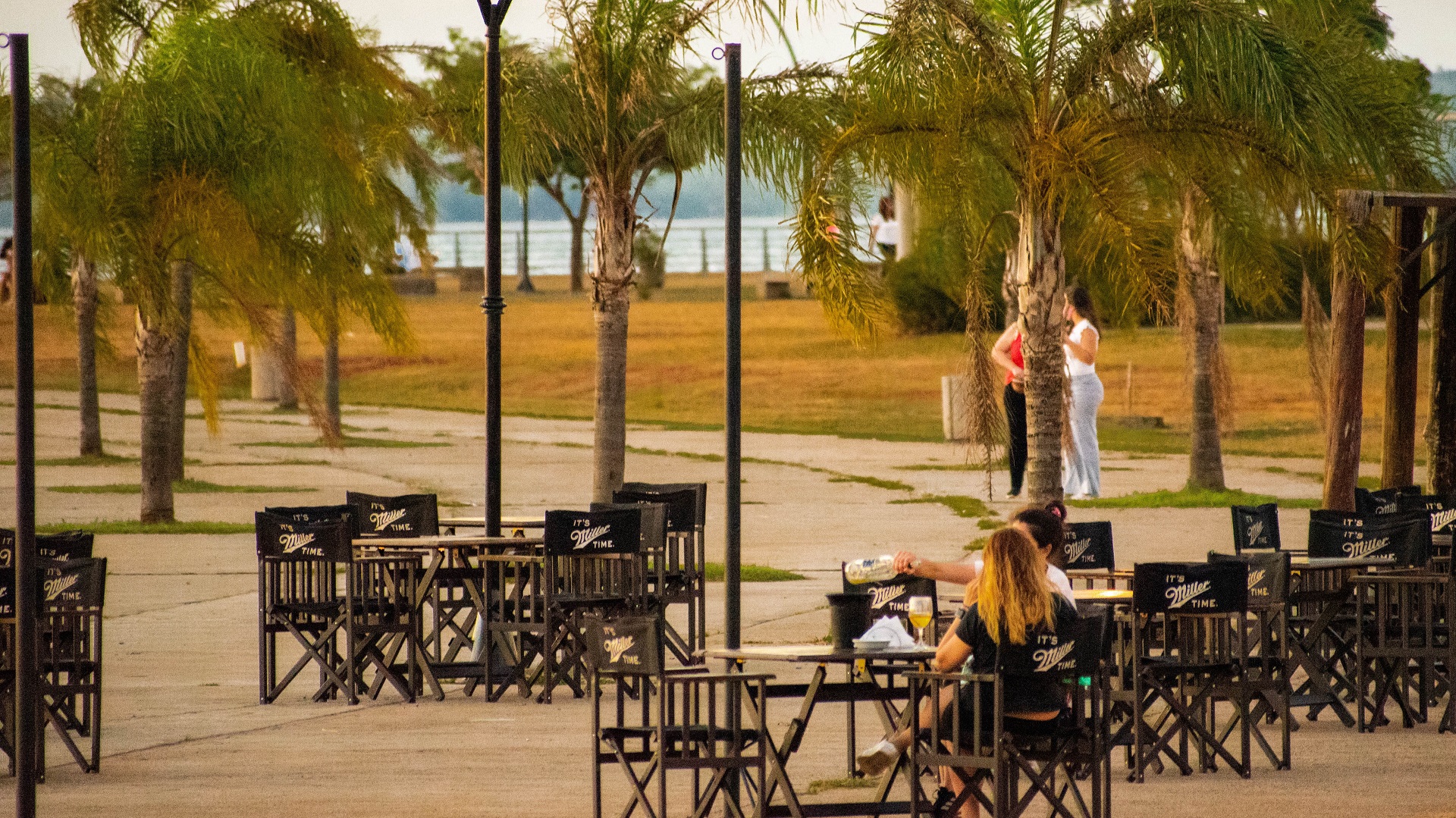 local gastronómico costanera Posadas