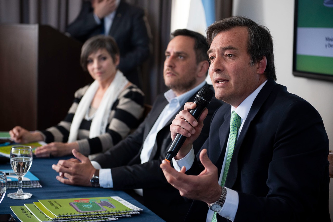 Soria y Cabandié presentaron 4 manuales jurídicos de fácil lectura sobre leyes ambientales