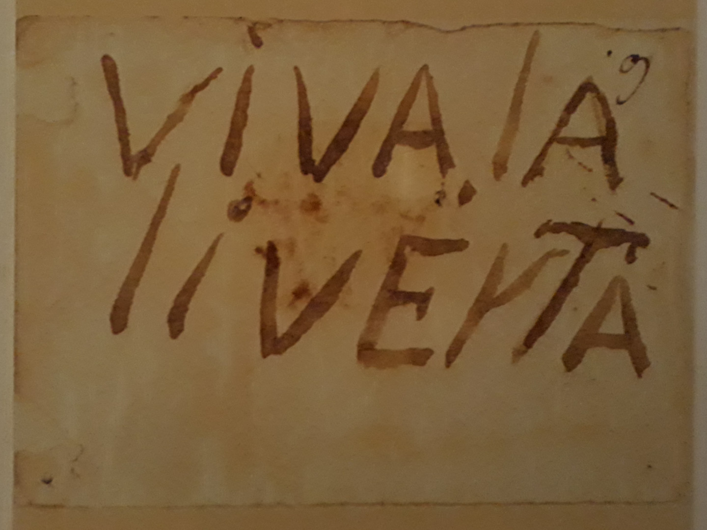 Pintada con la frase Viva la liberta 