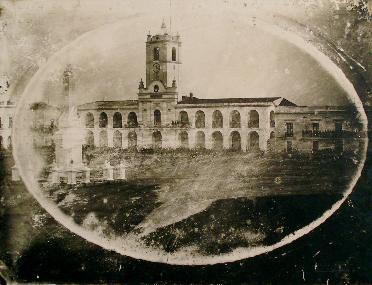 Primera foto del Cabildo de Buenos Aires. Primera foto del Cabildo de Buenos Aires.