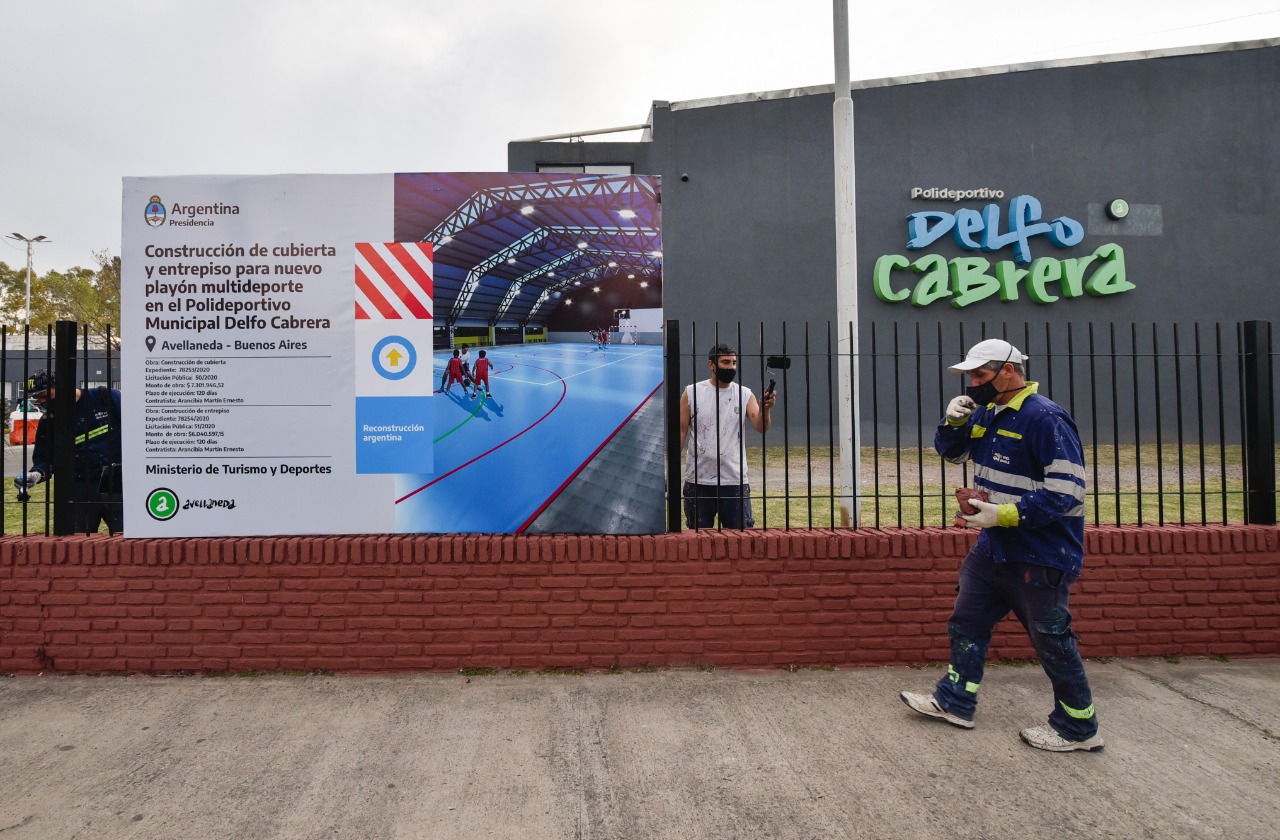 Obras en marcha para mejorar la infraestructura de 33 polideportivos ...