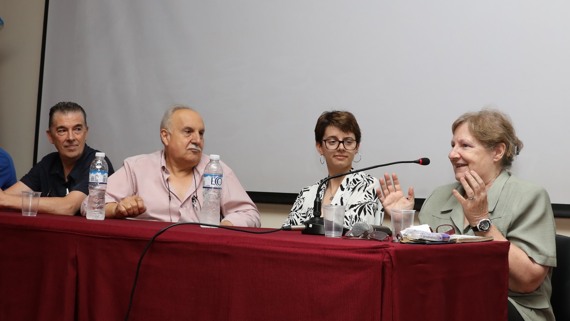 De izquierda a derecha, Alejandro Ackerley, Hugo Scolari, Agustina González y Ana Fortis.