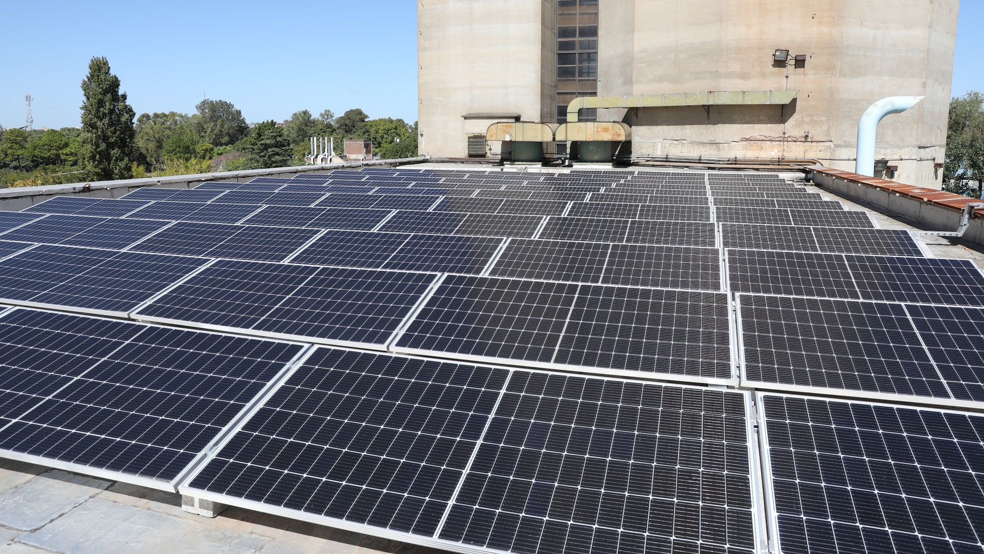 El Departamento Energía Solar de la CNEA estudia la energía solar fotovoltaica y sus beneficios, como así también la promoción de la generación distribuida.