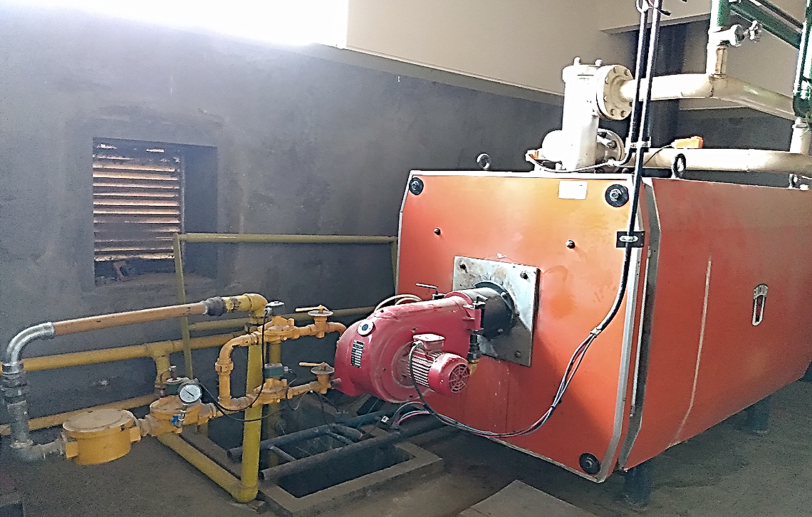 Caldera utilizada para la calefacción del Edificio Esparza del Centro Atómico Bariloche