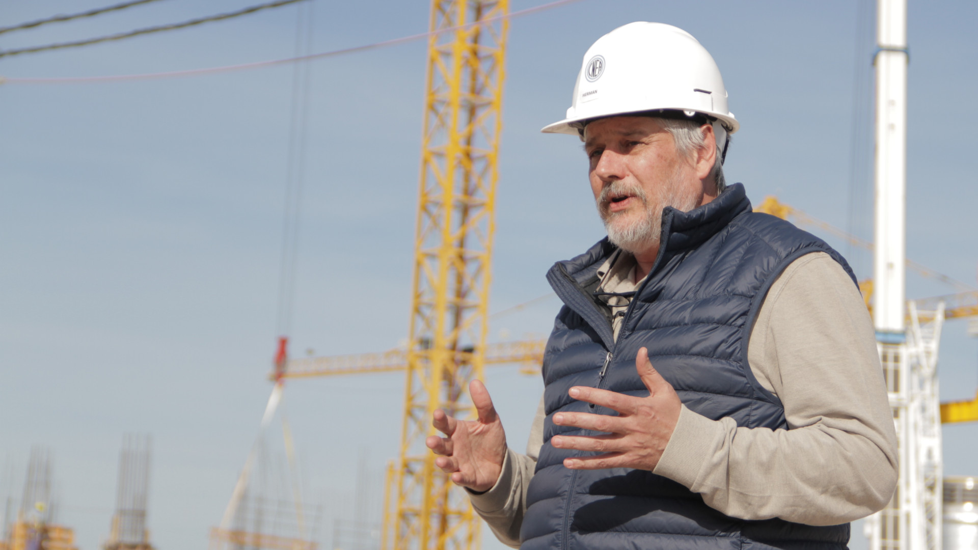 Herman Blauman se graduó como ingeniero nuclear en el Instituto Balseiro y lidera la gerencia del Proyecto RA-10 en la CNEA