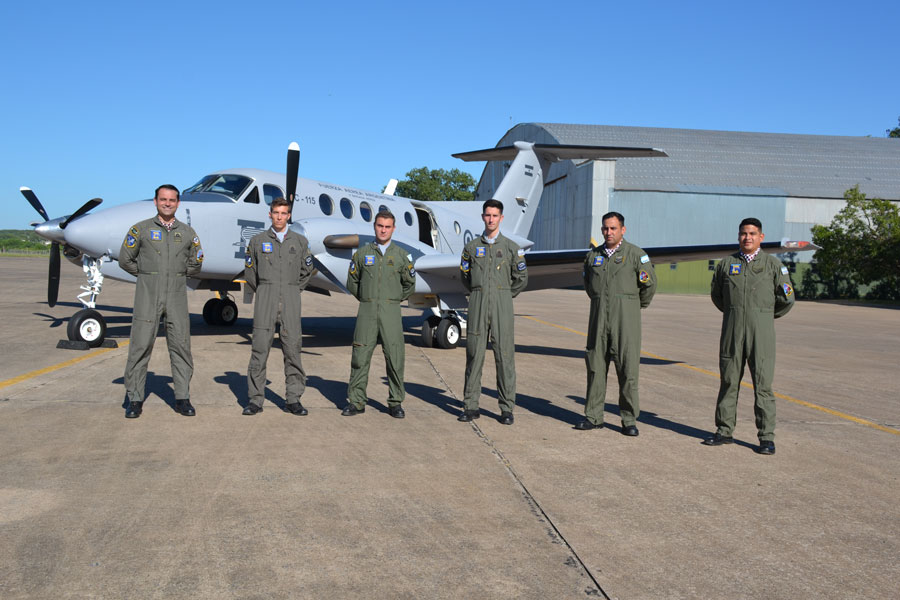 Pilotos del CEPAT en la II Brigada Aérea