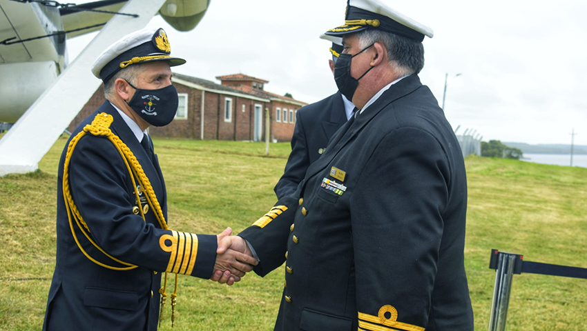 La Aviación Naval de la Armada Argentina fue condecorada por la Armada  Nacional de la República Oriental del Uruguay 
