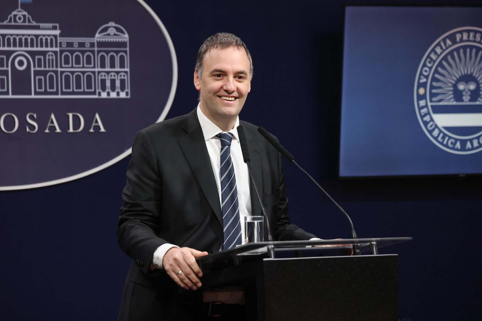 El Vocero Presidencial brindó su conferencia de prensa matutina. El Vocero Presidencial brindó su conferencia de prensa matutina.
