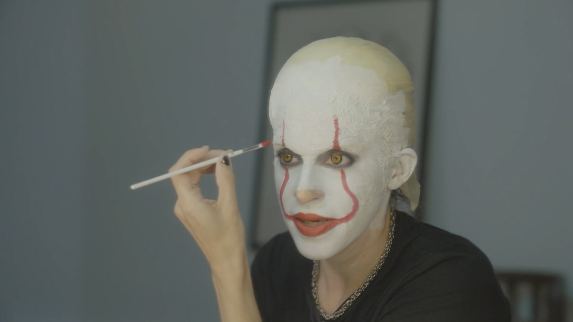 En cuatro capítulos de veinticinco minutos, Guía de supervivencia geek se interna en el costado desconocido del chef Donato de Santis (fanático y coleccionista de Elvis Presley), en el universo creativo del prestigioso historietista Ariel Olivetti, y en el mundo y el humor de Ana Oly (responsable de la serie animada infantil Fracasitos). En cuatro capítulos de veinticinco minutos, Guía de supervivencia geek se interna en el costado desconocido del chef Donato de Santis (fanático y coleccionista de Elvis Presley), en el universo creativo del prestigioso historietista Ariel Olivetti, y en el mundo y el humor de Ana Oly (responsable de la serie animada infantil Fracasitos).