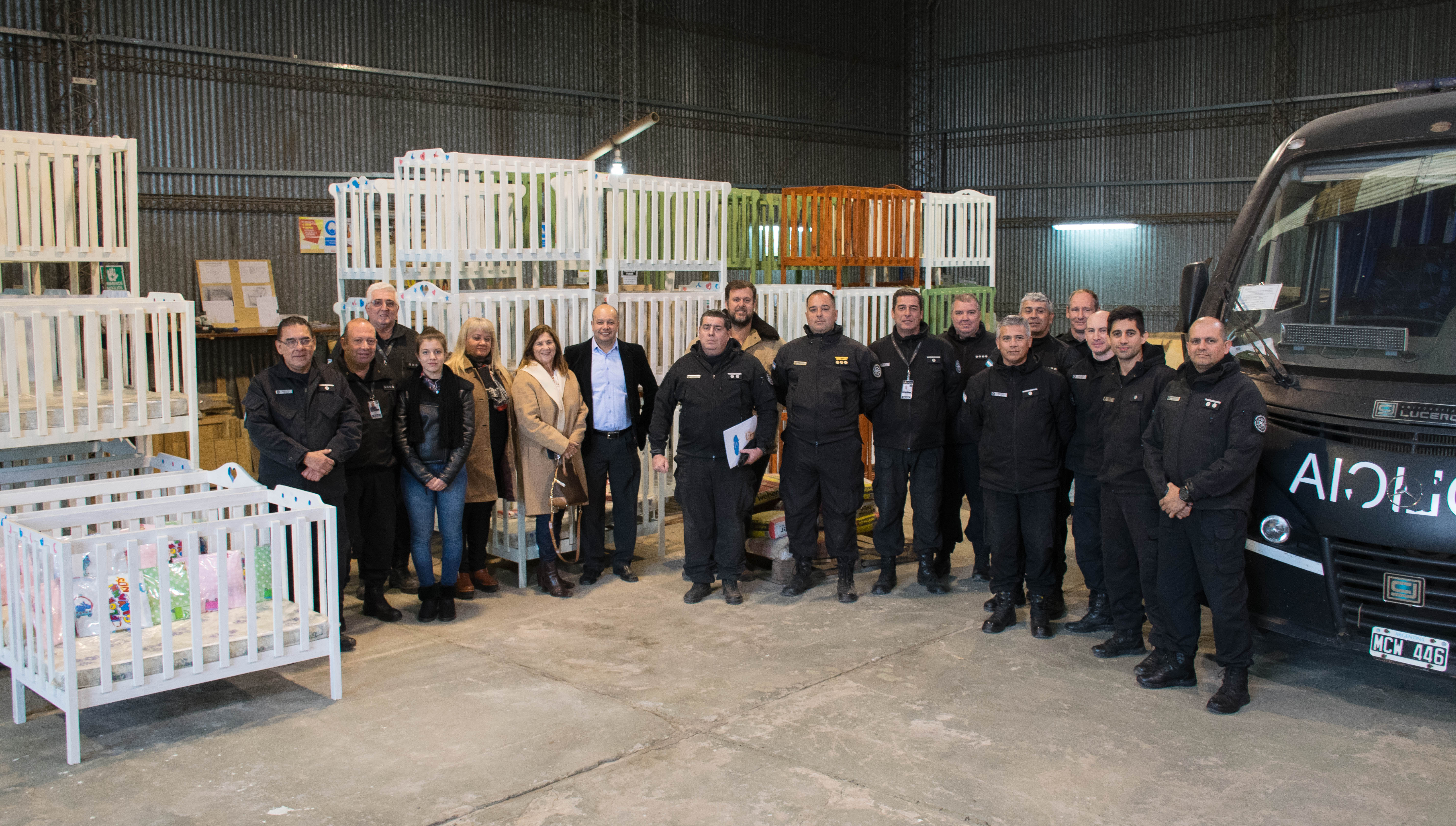 Donamos cunas realizadas por oficiales con madera recuperada en Santa Fe Donamos cunas realizadas por oficiales con madera recuperada en Santa Fe