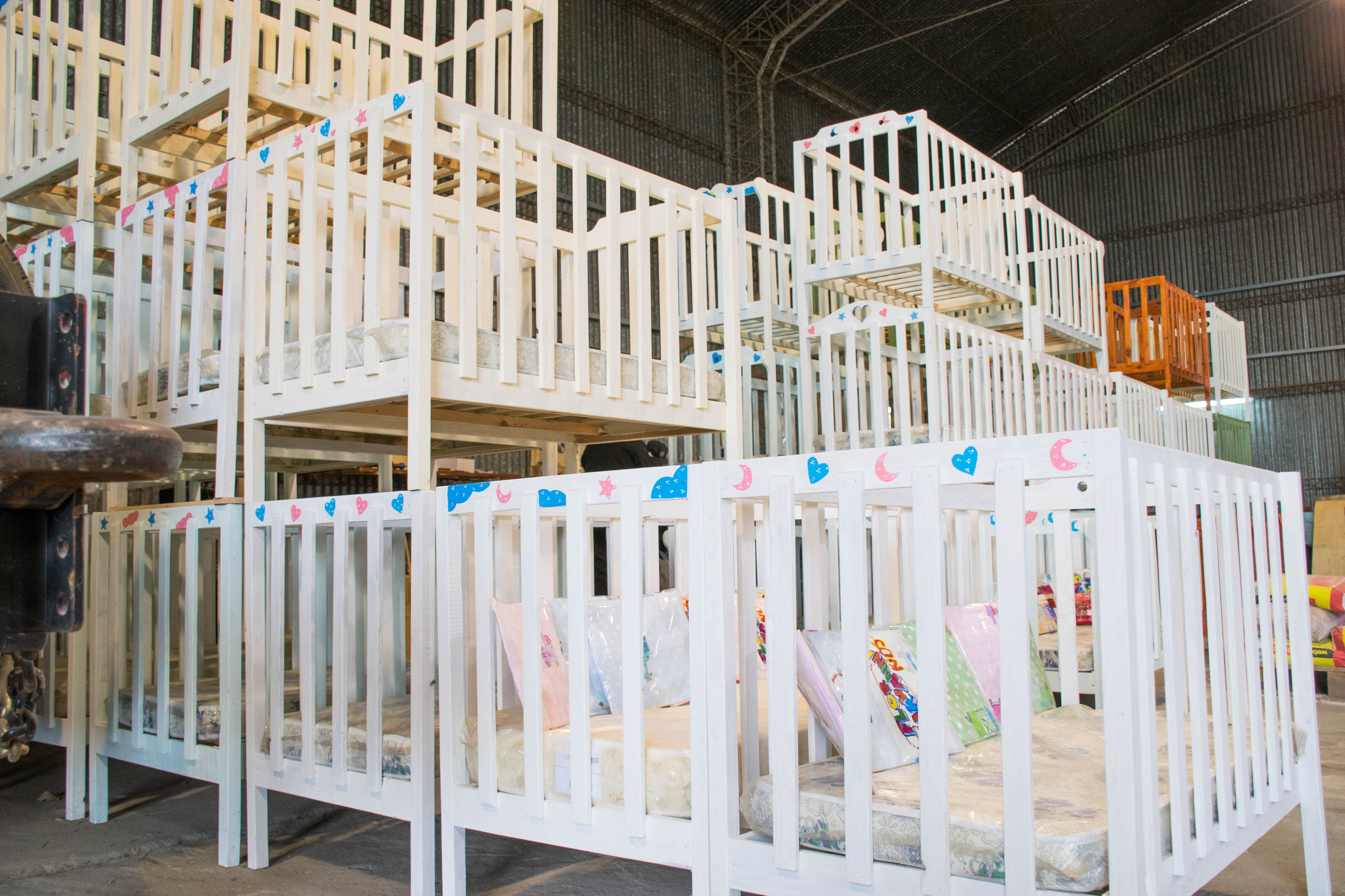 Donamos cunas realizadas por oficiales con madera recuperada en Santa Fe Donamos cunas realizadas por oficiales con madera recuperada en Santa Fe