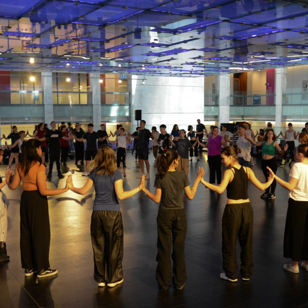 La Compañía Nacional de Danza Contemporánea en "Pista Abierta", en el Palacio Libertad. La Compañía Nacional de Danza Contemporánea en "Pista Abierta", en el Palacio Libertad.