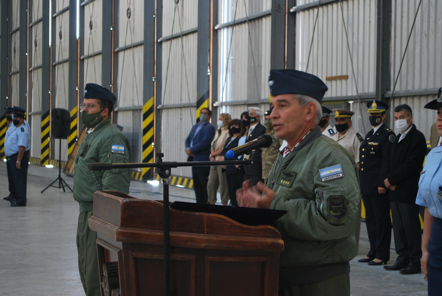 El titular de la Fuerza Aérea Argentina, brigadier general Xavier Julián Isaac, pronunció palabras alusivas
