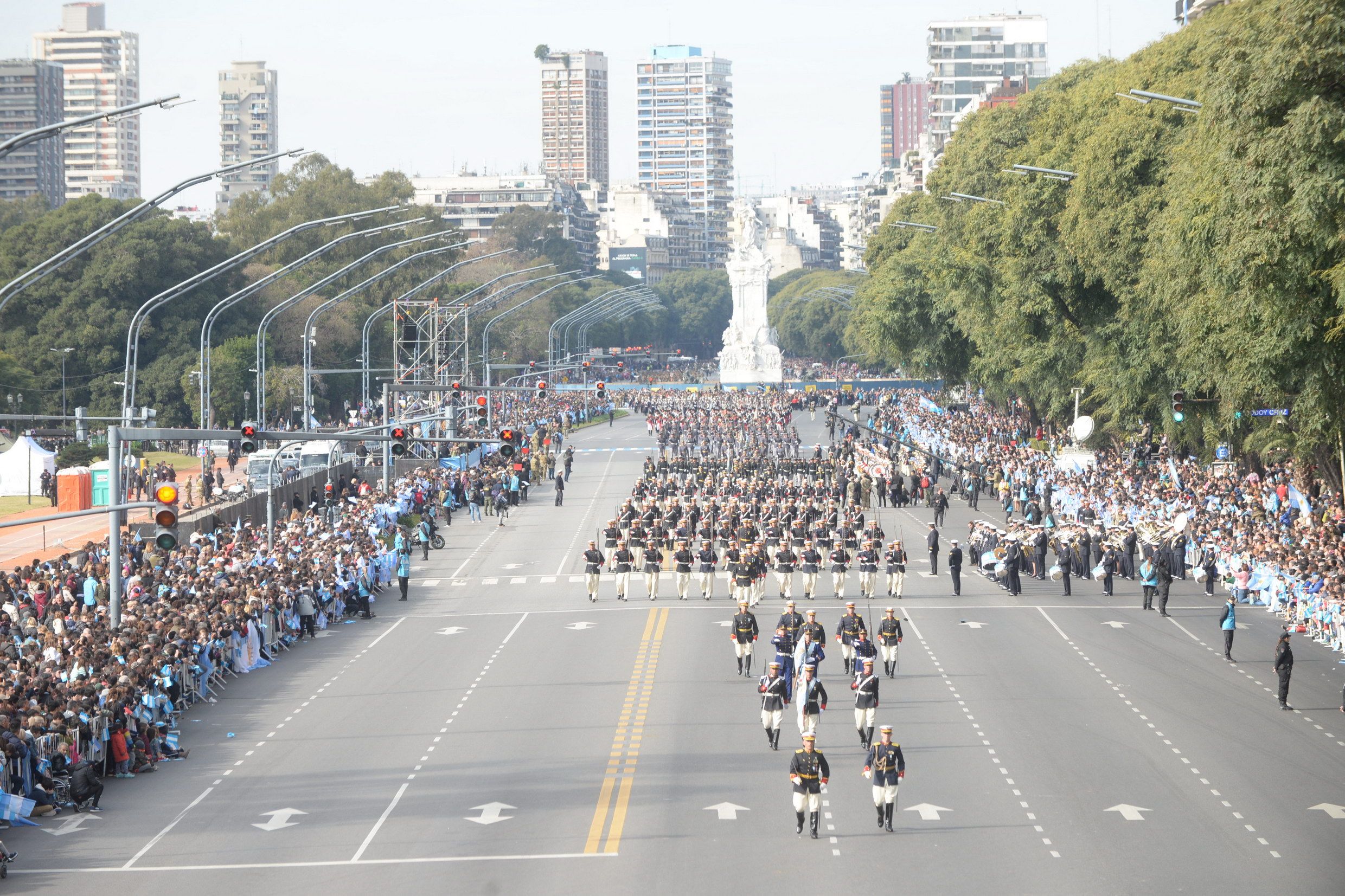 Desfile militar en la Avenida Del Libertador Argentina.gob.ar