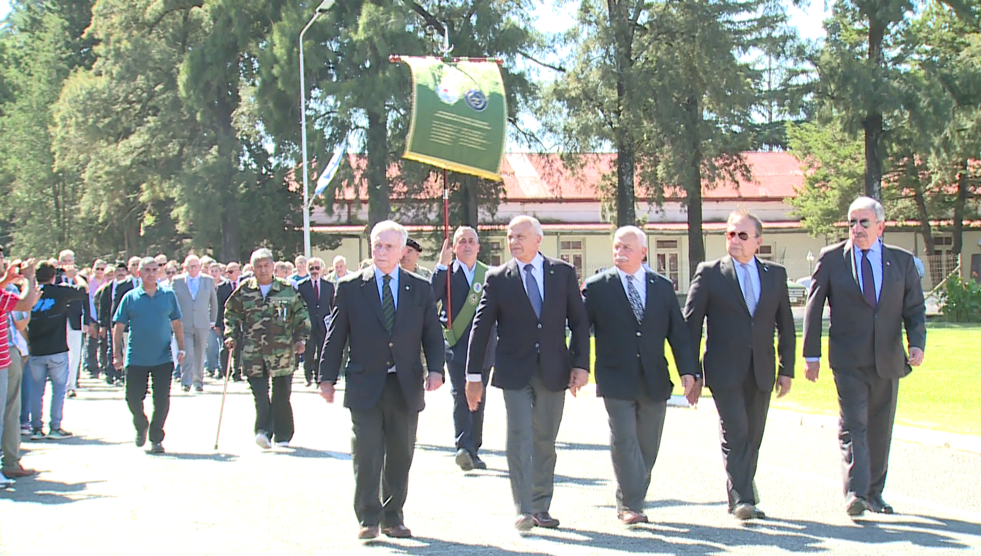 Los Veteranos de Guerra del Regimiento de Infantería 6 desfilan ante el palco de honor. Los Veteranos de Guerra del Regimiento de Infantería 6 desfilan ante el palco de honor.