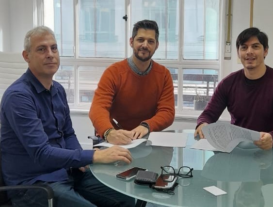 Gustavo Saín y Abel Decaroli junto con Lucas Velázquez