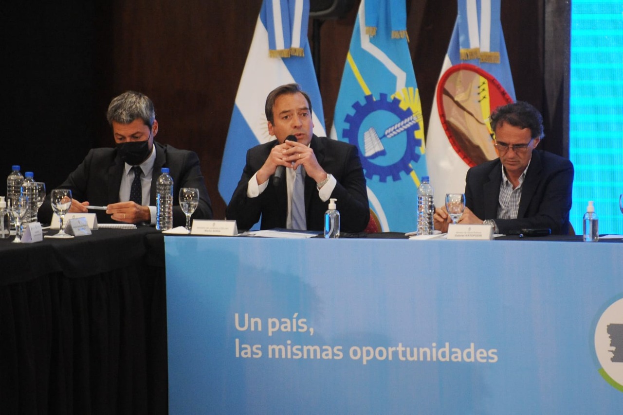 En el marco de la reunión de gabinete federal, Soria inauguró dos hospitales modulares penitenciarios en Chubut