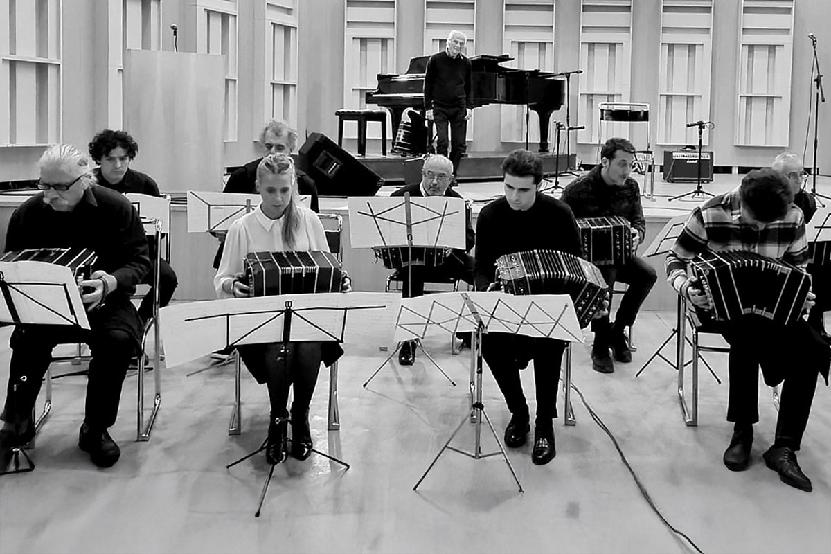 El Ensamble de Bandoneones dirigido por Néstor Marconi se presenta en el Palacio Libertad.