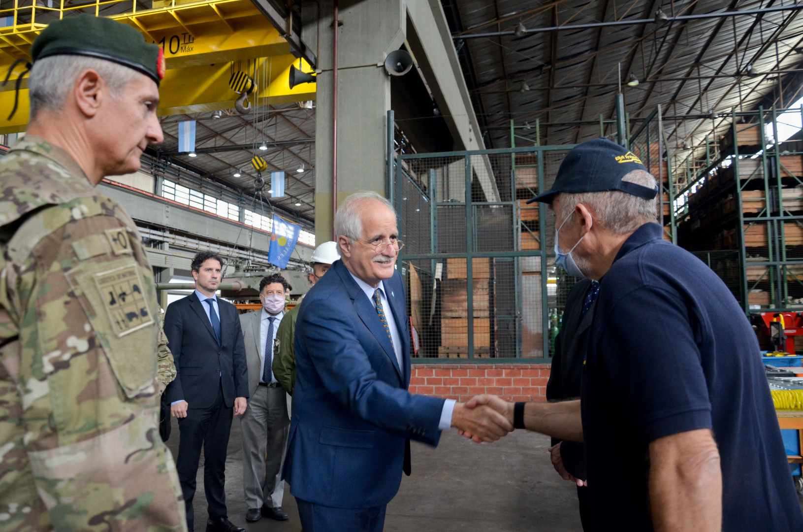 Taiana entregó equipamiento y vestimenta al Ejército Argentino adquirido con fondos del FONDEF Argentina.gob.ar