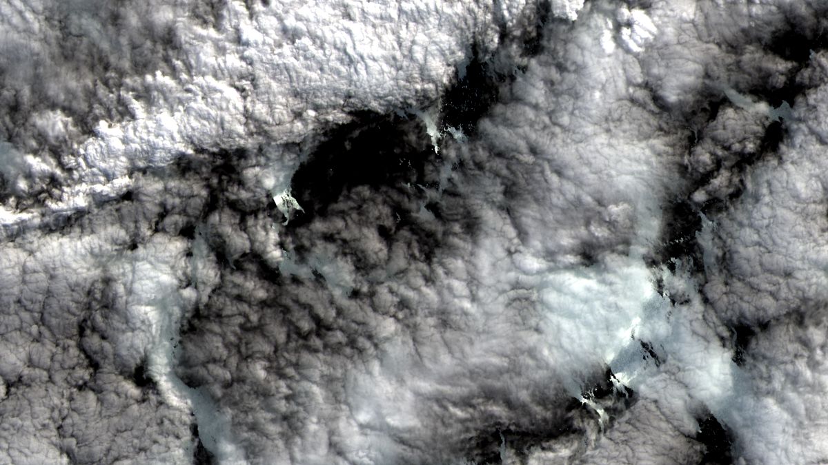 Erupción volcánica en las Islas Sandwich del Sur, Argentina - LandSat-8 OLI - 13 de Septiembre de 2016