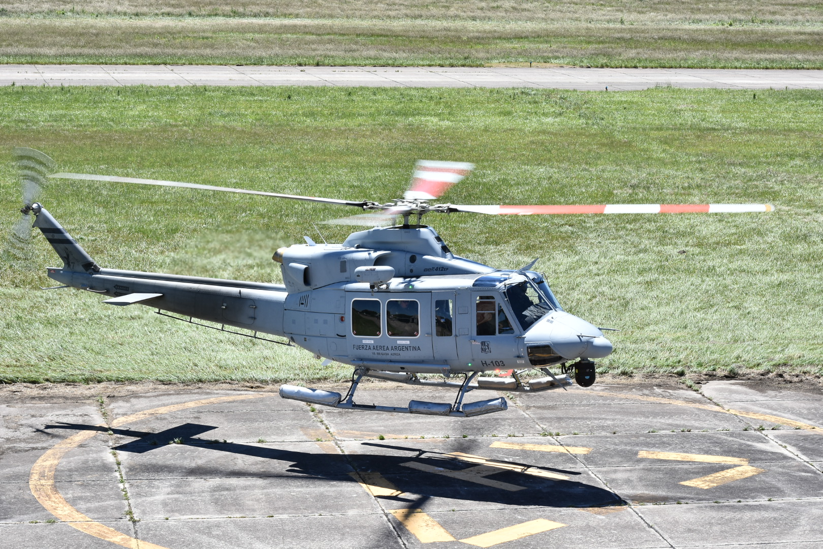 El legendario Escuadrón I Bell 212/412 sobre Buenos Aires | Argentina.gob.ar
