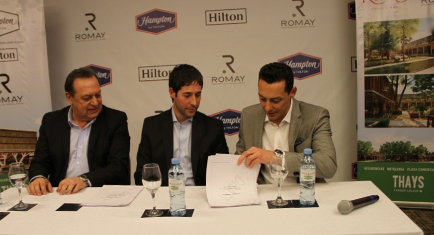 Firma del contrato de franquicia del Hampton by Hilton Buenos Aires