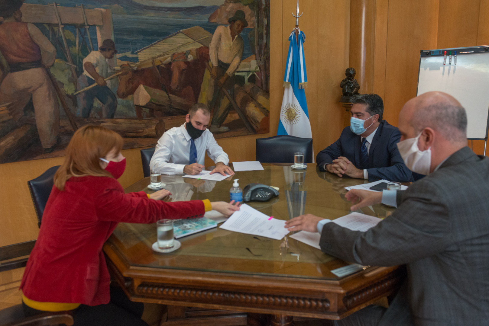 El ministro de Economía y el gobernador de Chaco firmaron un nuevo acuerdo del Fondo Fiduciario para el Desarrollo Provincial