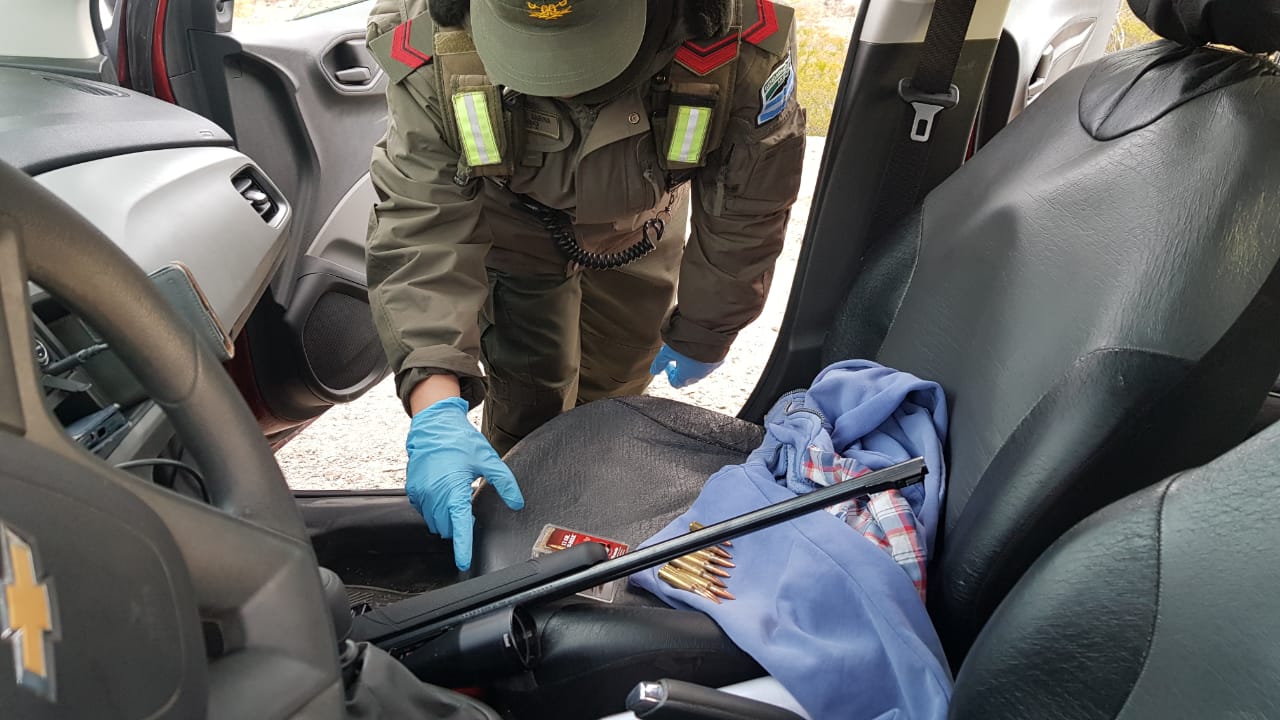 Detienen a dos personas con fusiles y municiones en San Juan ...