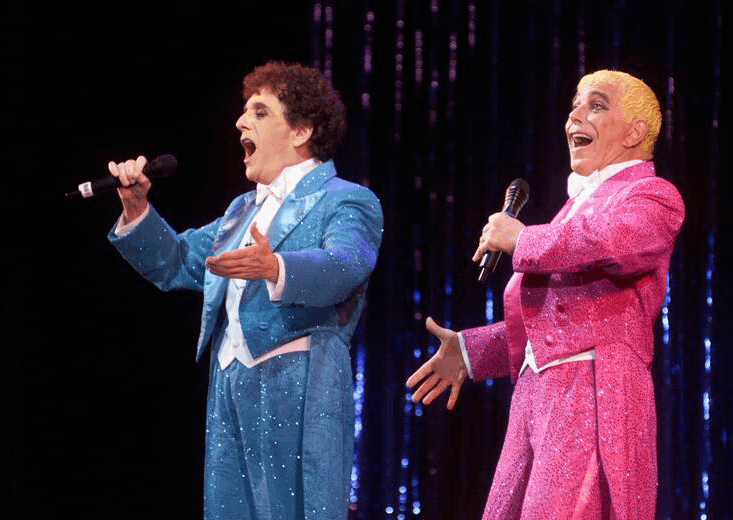 Antonio Gasalla y Carlos Perciavalle en el teatro Broadway, en el año 2000.