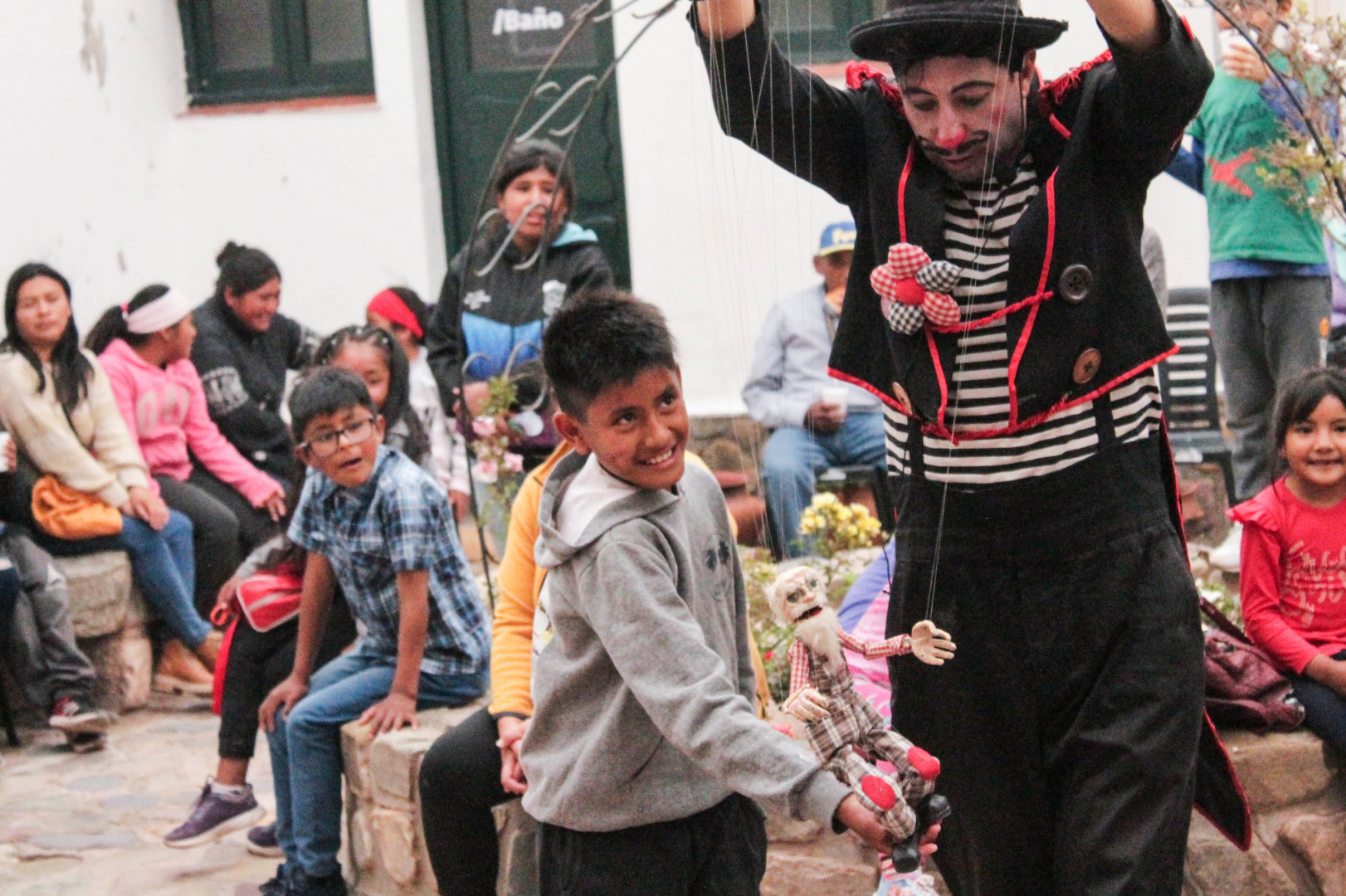 "Un gigante para jugar", taller de construcción de marionetas en Tilcara, Jujuy.