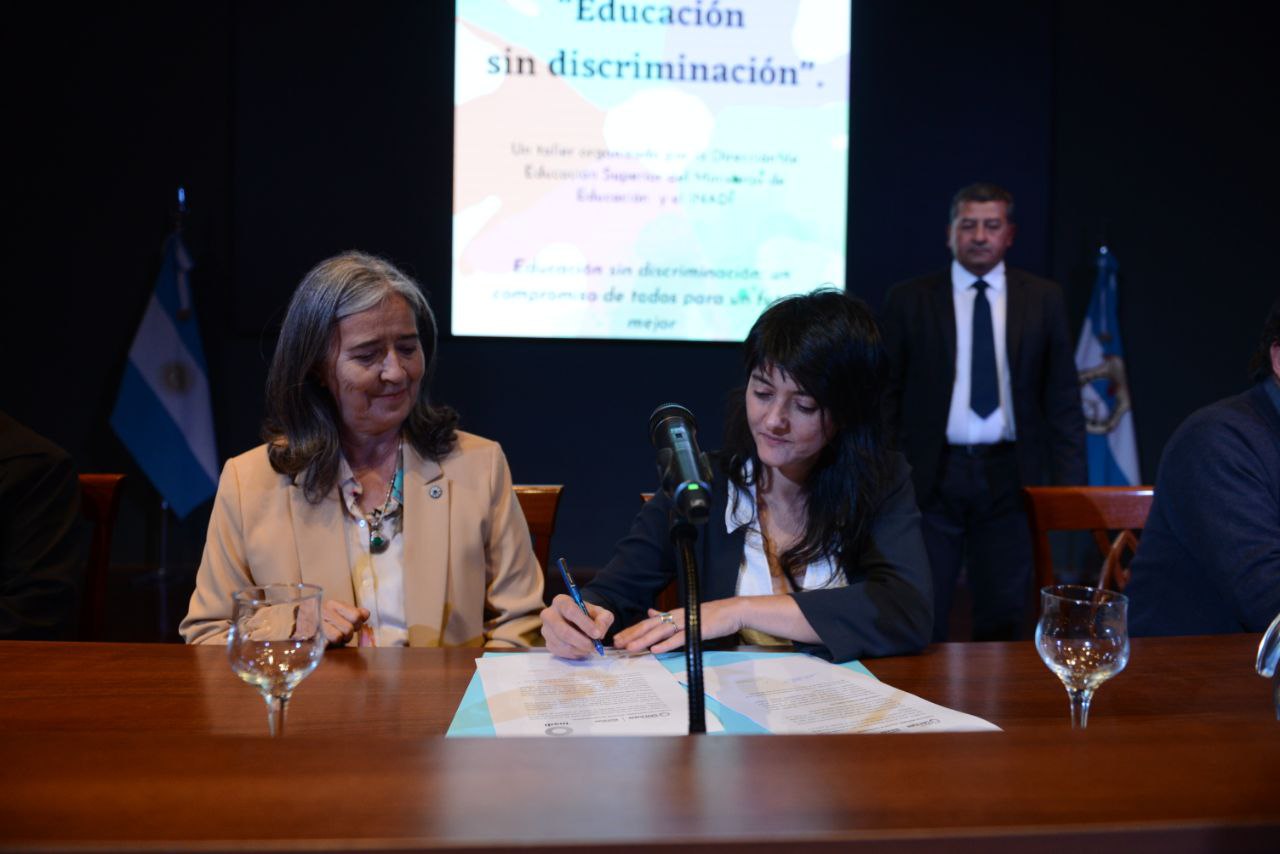 Greta Pena, titular de INADI, junto a la Ministra de Educación de San Juan, Cecilia Trincado.