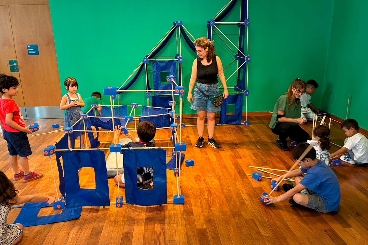 Juego libre y construcción en el Palacio Libertad. Juego libre y construcción en el Palacio Libertad.