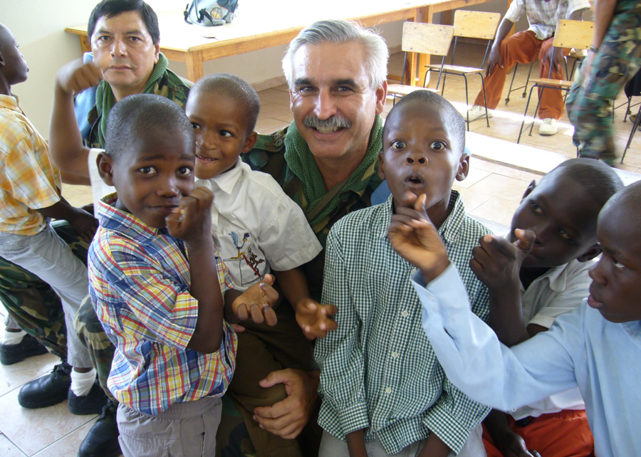 Brigadier R Eduardo Daghero en Haití