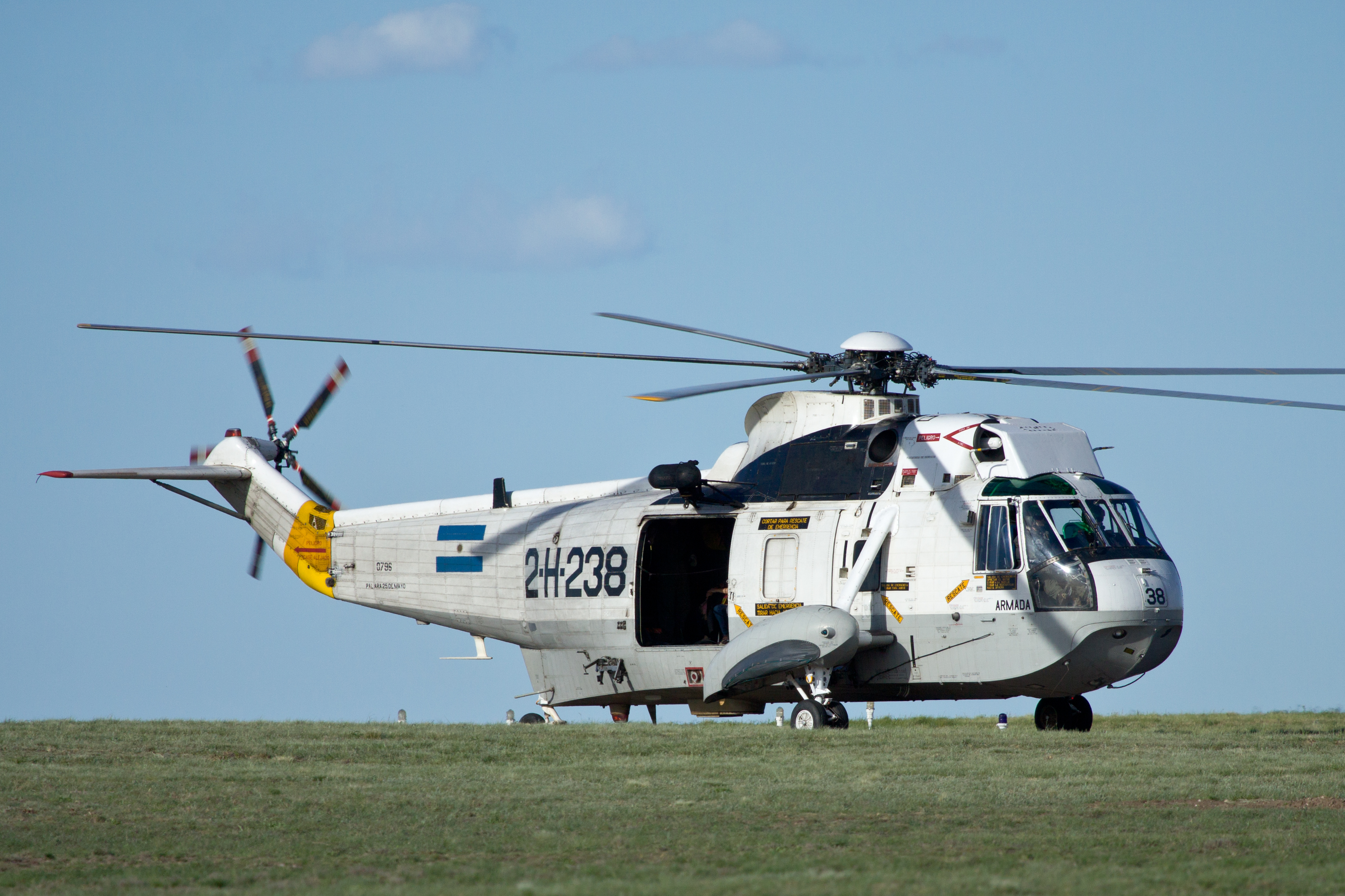 La Armada Argentina recibió dos helicópteros Sea King adquiridos con FONDEF Helicoptero_sea_king_ph