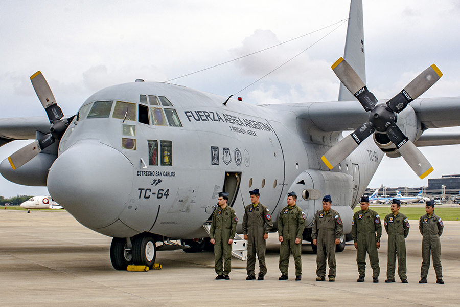 Tripulación del Hercules C-130 modernizado