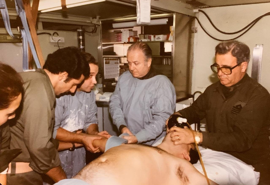 Cirugía en el Hospital Militar Reubicable durante el Conflicto del Atlántico Sur