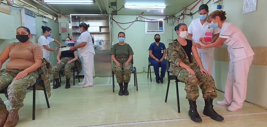 Campaña de vacunación en el Hospital Militar Reubicable Pompeya