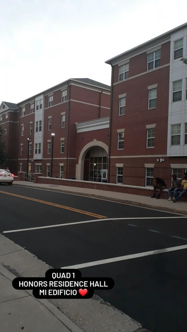 El edificio del Honors College, donde reside la becaria. El edificio del Honors College, donde reside la becaria.