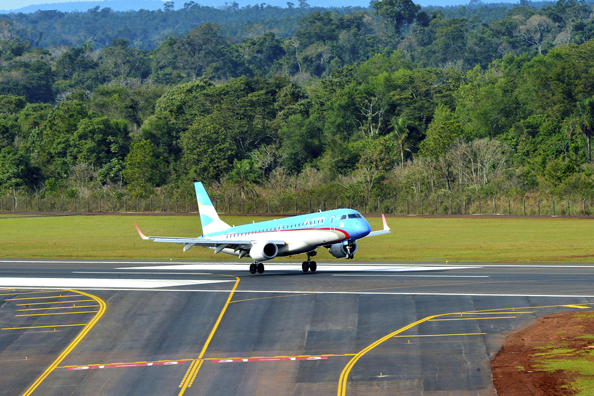 Construcción de la nueva pista en el aeropuerto de Iguazú