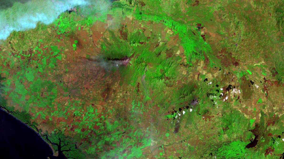 Volcán San Cristóbal, Nicaragua - Landsat 7 ETM + - 19 de Febrero de 2000
