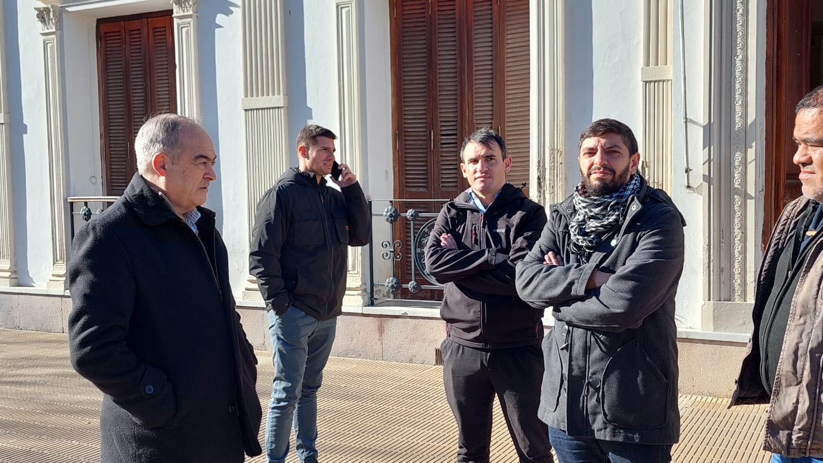 Juan Manuel Vila junto al Intendente de Tapalqué, Gustavo Rodolfo Cocconi