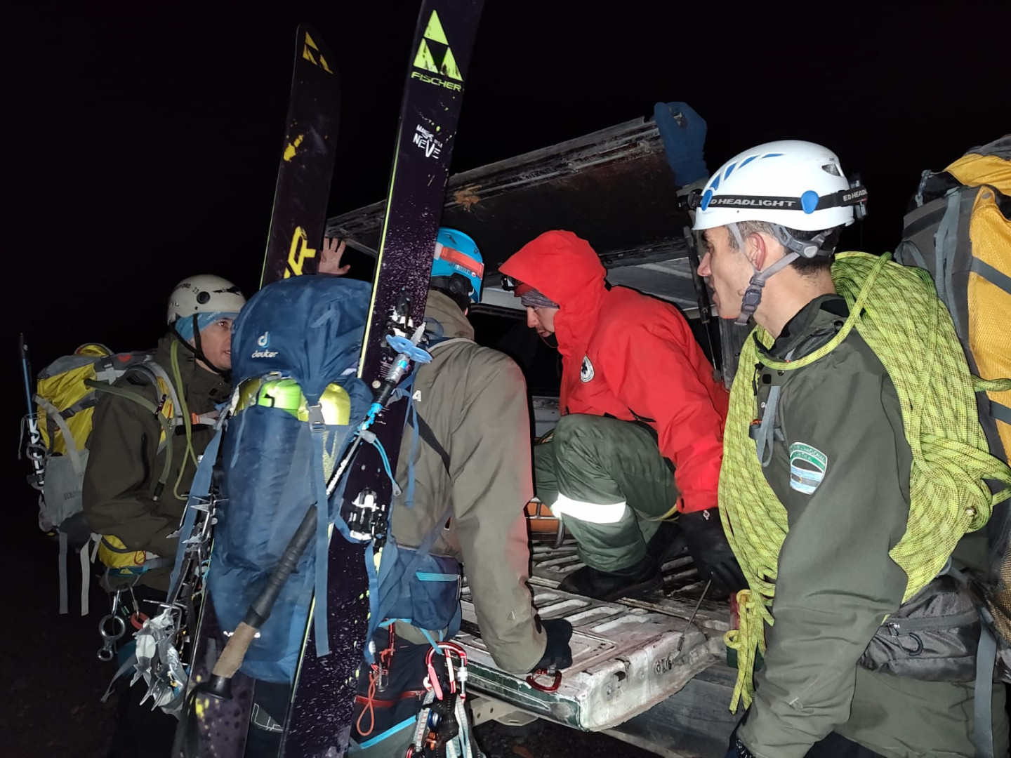 Rescatan a un andinista con fractura de tibia y peroné en el Volcán Lanín 3 img 2244