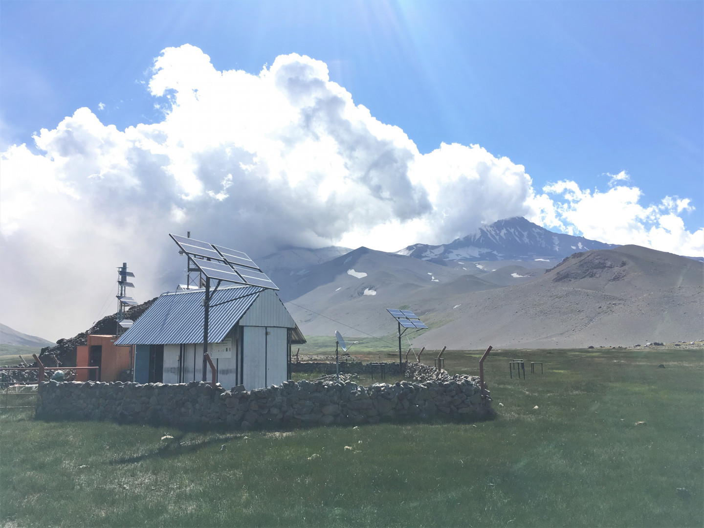 Estación Multiparamétrica del Volcán Peteroa