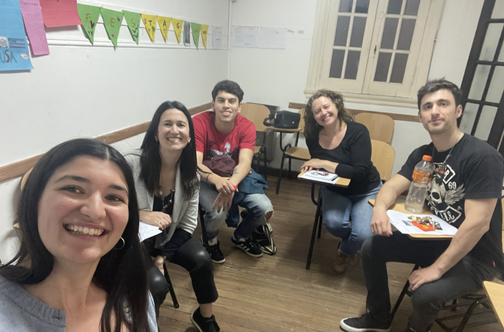 Con los estudiantes del taller de inglés.