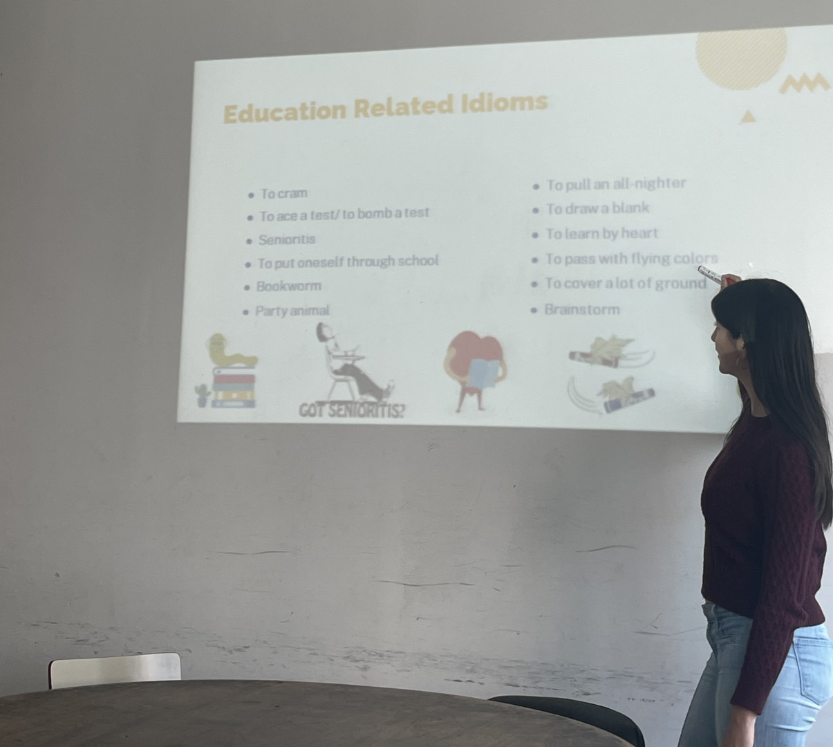 La becaria en su clase en la Escuela de Lenguas de la Universidad Nacional de La Plata.