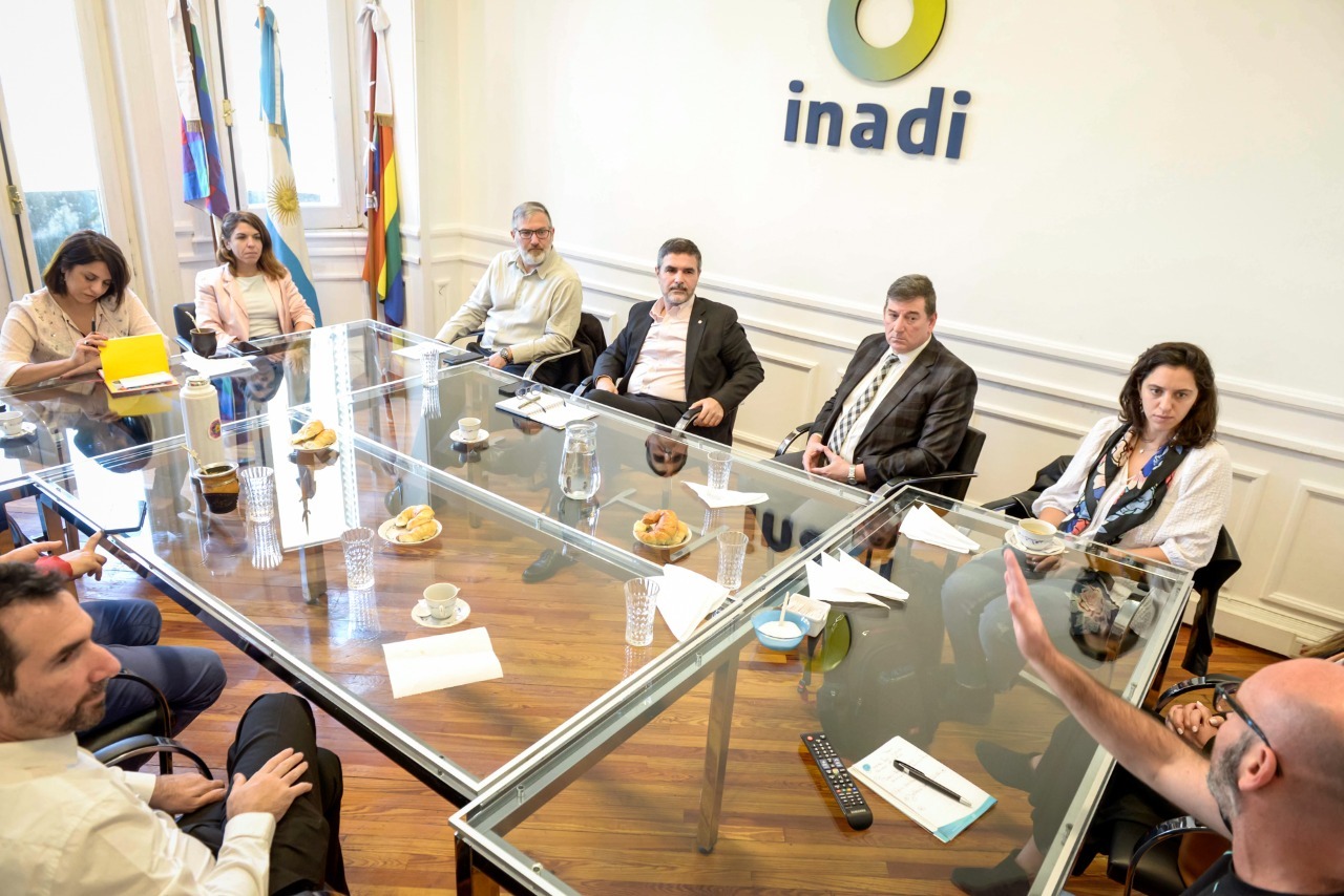 Reunión en la sede central del INADI, encabezada por Victoria Donda.
