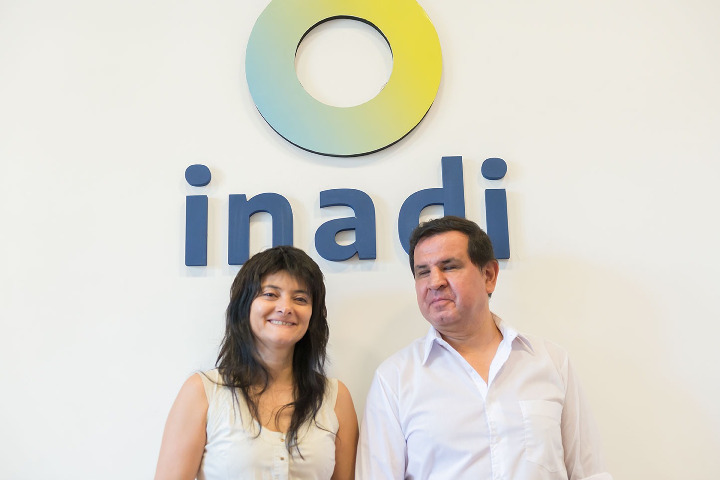 La titular del INADI, Greta Pena, junto al Director Ejecutivo de ANDIS, Fernando Galarraga.